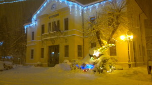 palazzo municipale durante le festività invernali